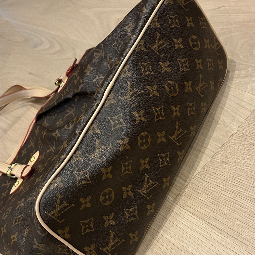 Louis Vuitton-like Monogram Tote with Pink Accents - Picture 8 of 14